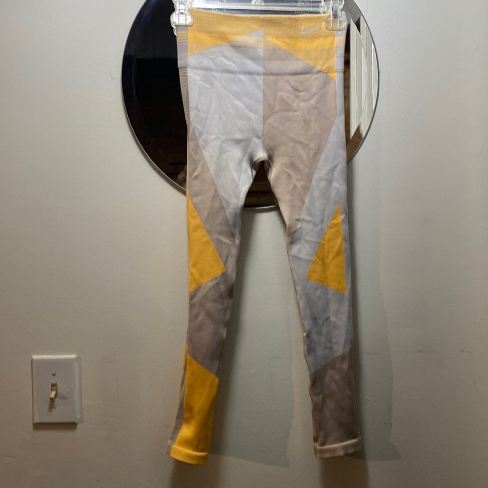 Nike Dry Fit leggings - worn only once. XS and runs smaller.
